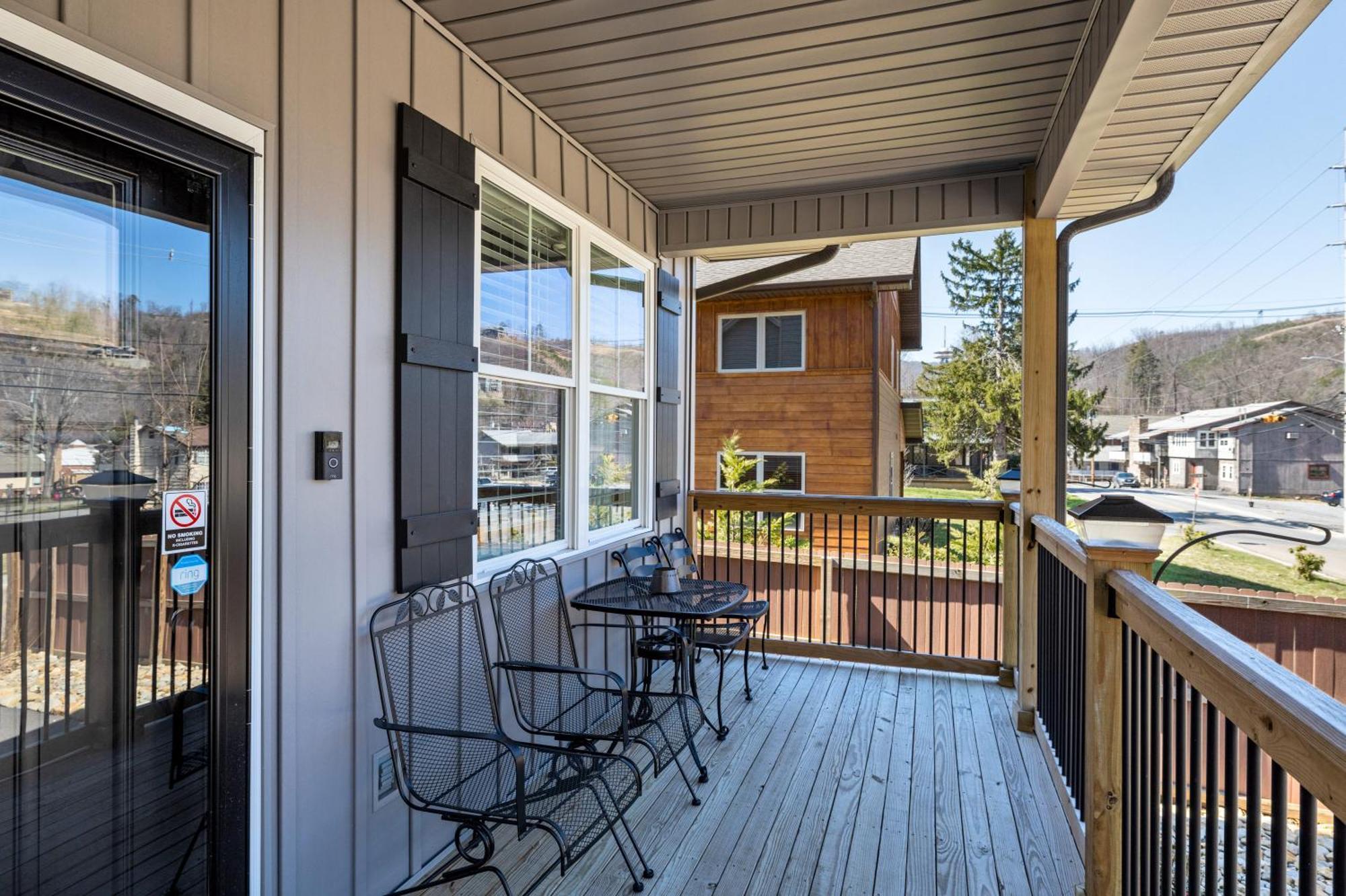Bear Pass Is A 3 Bed 2 Bath Craftsman Style Home Located Within Walking Distance To Dt Gatlinburg Exteriér fotografie